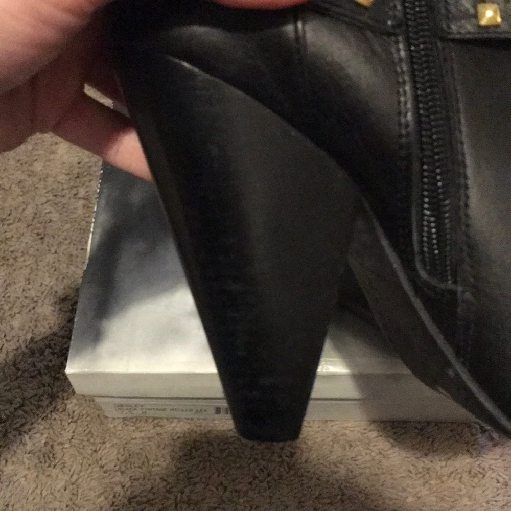 Boots - Picture 6 of 6